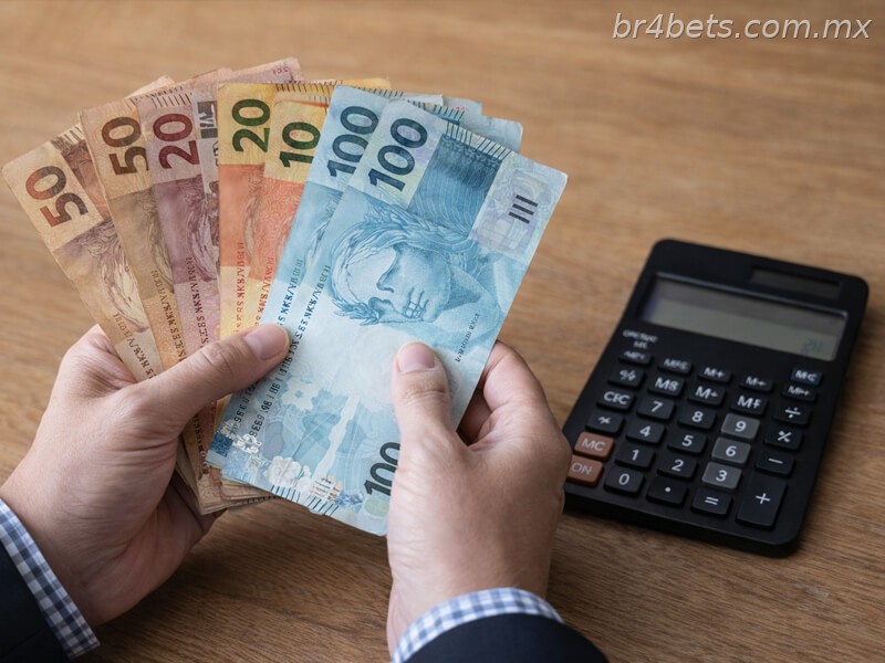 contando detalhes do dinheiro 