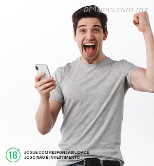 Homem feliz apostando na br4bet